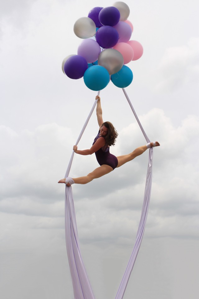 Cait Shelton, Split with Balloons